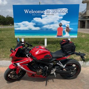 房総半島・外房の大原海水浴場で出迎えてくれた2つの看板にてwith CBR650②