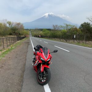 富士山へ真っすぐ続く朝霧自然公園に向かうロードにてwith CBR650R②