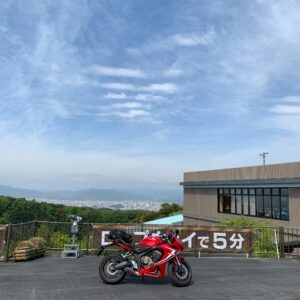 日本平ロープウェイに隣接する駐車場にてwith CBR650R