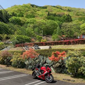 カラフルな新緑風景with CBR650R