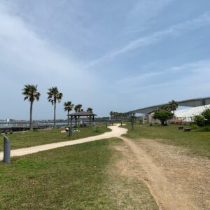 浜名湖の新居弁天海釣公園から見る浜名大橋