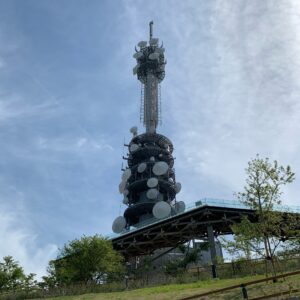 隈研吾氏が設計した夢テラスを下から見上げる