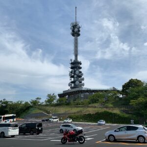 日本平夢テラスを駐車場から眺める