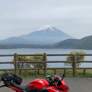 本栖湖の展望公園にて富士山を眺めるwith CBR650R