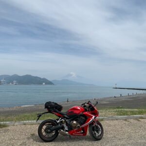 三保真崎海岸の駿河湾越しの富士山with CBR650R