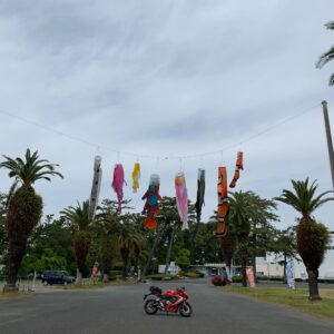 東海大学海洋科学博物館の可愛らしい鯉?のぼりたちとCBR650R
