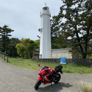 三保海岸にある白亜の清水灯台にてwith CBR650R