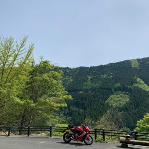 奥秩父もみじ湖を高台から眺める滝ノ沢望郷広場with CBR650R