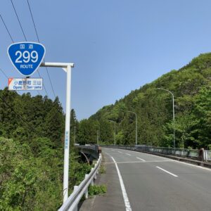 しばらく2車線が続く爽快ロードR299