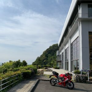 ホテルアンビア松風閣のエントランス前の風景