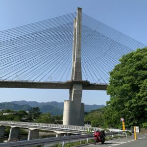 秩父公園橋の下に架かる橋からの眺めwith CBR650R