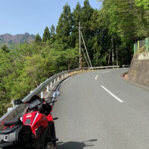 山中で視界の抜けたR299にてwith CBR650R②