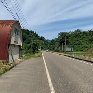 伸びやかなロード風景が広がるR253