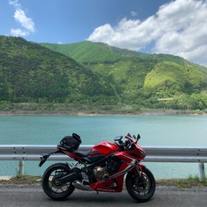 エメラルドブルーな奥木曽湖にてwith CBR650R