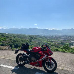 東山広域農道フルーツラインから甲府盆地を眺めるwith CBR650R