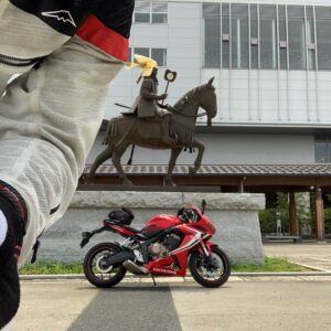 上越妙高駅の謙信公との記念ショットでバタバタしていchizuo
