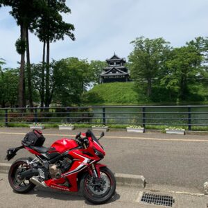 上越市・高田城址の櫓とCBR650R
