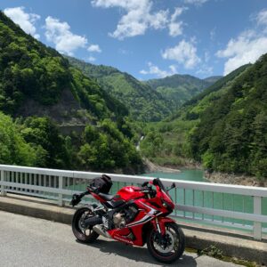 奥木曽湖の最北エリアに架かる橋にてwith CBR650R②