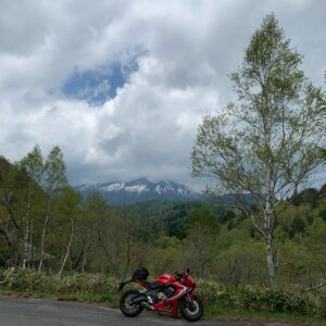 野麦峠から御嶽山の眺めwith CBR650R