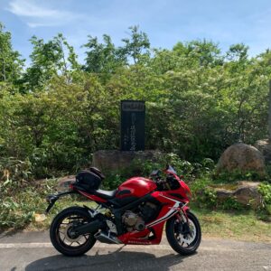 古の雰囲気を感じさせる関田峠にてwith CBR650R