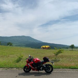 爽快な高原風景が広がる光が原高原にてwith CBR650R