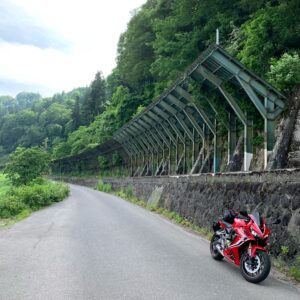 飯山線のスノーシェッドの風景にてwith CBR650R