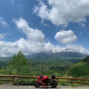 R361九蔵峠からの御嶽山の壮観な眺めwith CBR650R