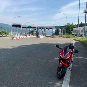 関越道・塩沢石打ICにてwith CBR650R