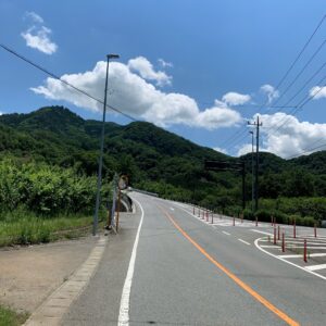 山梨県笛吹市の高台を走るr308の伸びやかな風景①