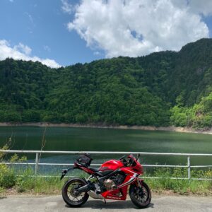 深い緑色の高根乗鞍湖with CBR650R