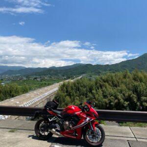 山梨県笛吹市の八代ふるさと公園からのリニアモーターカー風景with CBR650R