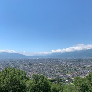 山梨県甲府市みはらし広場にて