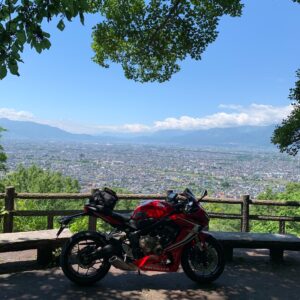 山梨県甲府市みはらし広場にてwith CBR650R