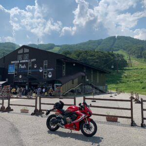 白馬岩岳マウンテンリゾートのゴンドラ乗り場にてwith CBR650R