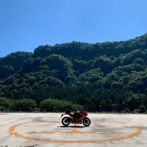 旧太子駅横にあるヘリポートにてwith CBR650R