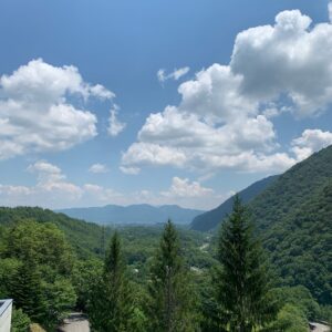 大町ダムからの下流方面の風景