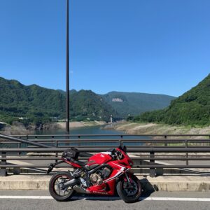 八ッ場大橋から吾妻川上流を眺めるwith CBR650R