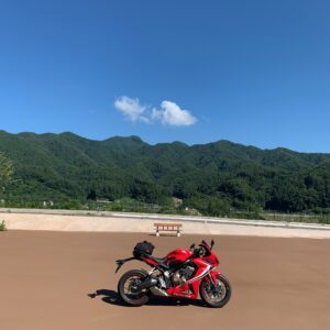 八ッ場大橋近い広場にてwith CBR650R