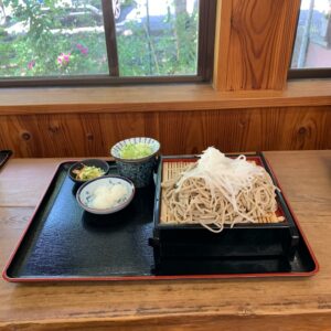 道の駅六合の食事処しらすなさんで食べた大根トッピングの浅間そば