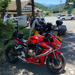 道の駅六合の駐輪場にてwith CBR650R