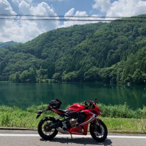青木湖に続く、中網湖にてwith CBR650R
