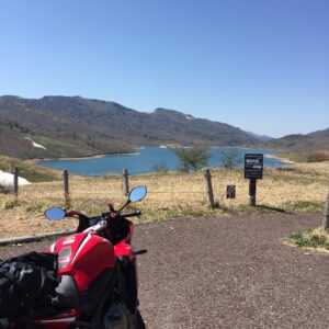 以前に訪れた5月の野反湖の記念碑with CBR650R