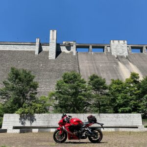 四万川ダムの麓の広場にてwith CBR650R②