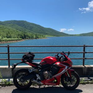 野反湖の最北に架かる野反ダムからの野反湖の眺めwith CBR650R