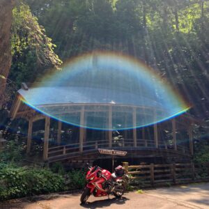 後光がさす微妙橋と CBR650R