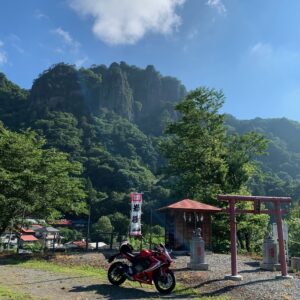 密岩神社からの岩櫃山の絶景