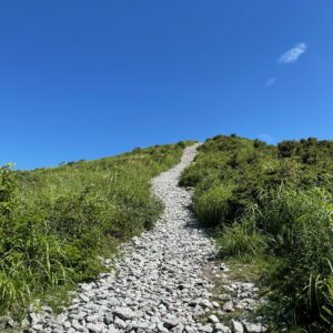 御霊櫃峠の丘に登る