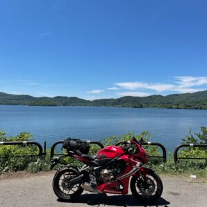 r2から桧原湖の風景with CBR650R