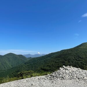 御霊櫃峠の丘に登る＜郡山市の眺め＞