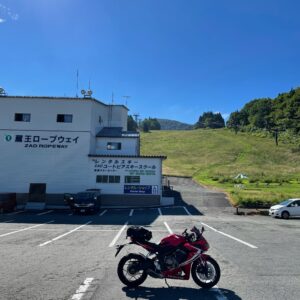 蔵王ロープウェイ駅にてwith CBR650R